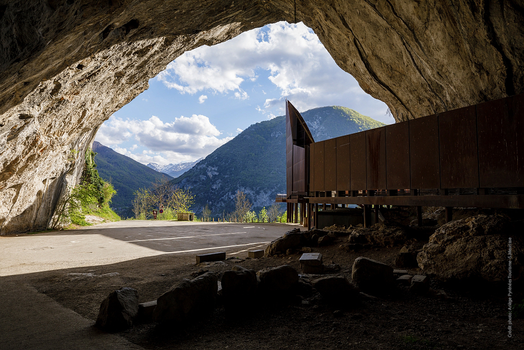 Intérieur de la Grotte de Niaux avec les peintures préhistoriques