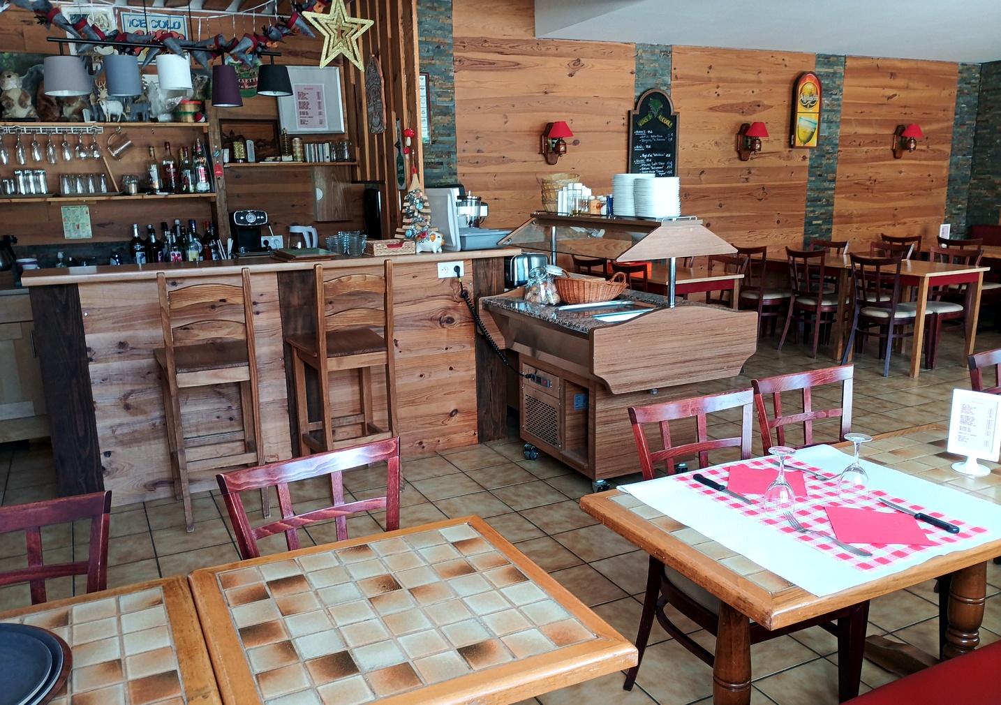 bar restaurant
